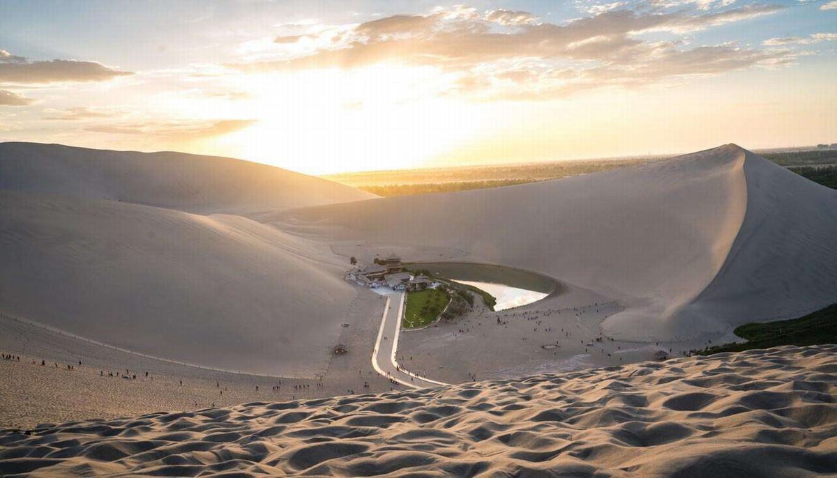 Dunhuang Echoing-Sand Dunes and Crescent Lake 