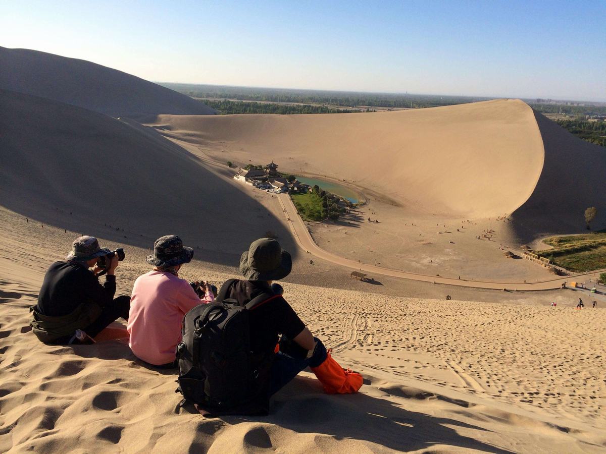 Echoing-Sand Dunes and Crescent Lake