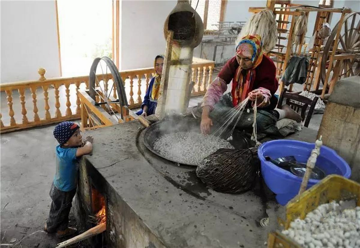 Hotan Atlas Silk Handicraft - Hotan Silk Village