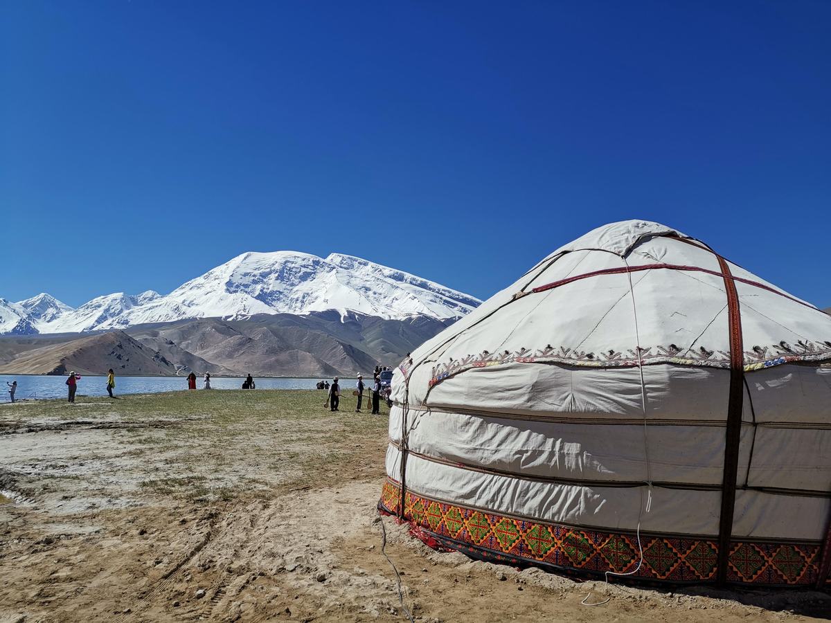 Karakuri Lake