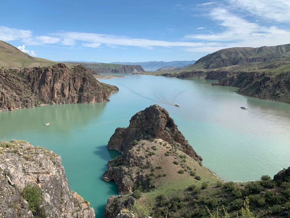 Cruise in Xinjiang Kuokesu Grand Canyon