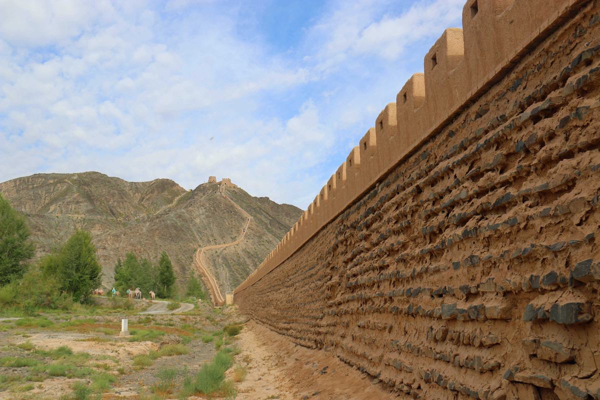 Overhanging Great Wall 