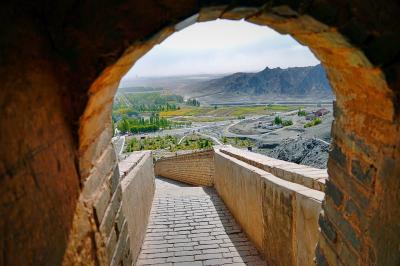 Overhanging Great Wall 