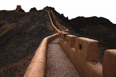 Overhanging Great Wall 