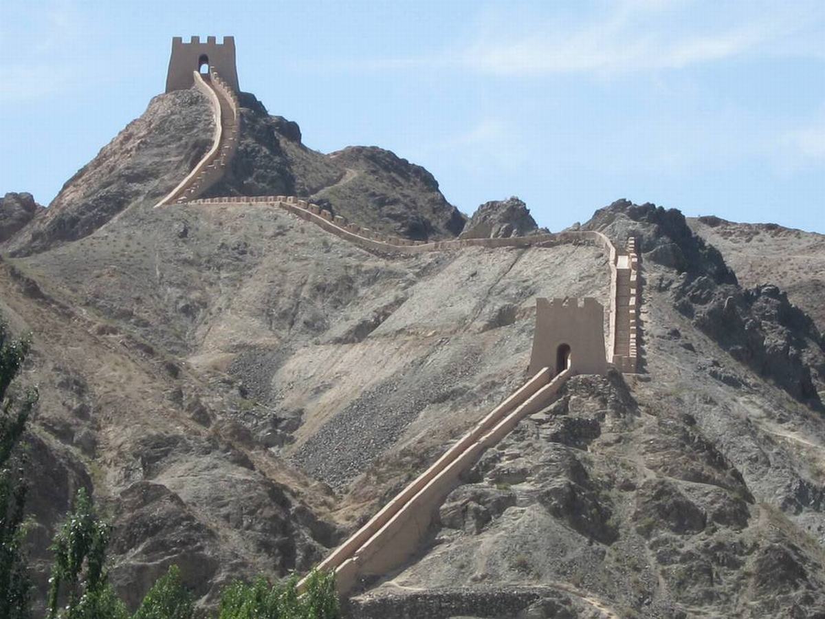 Overhanging Great Wall 